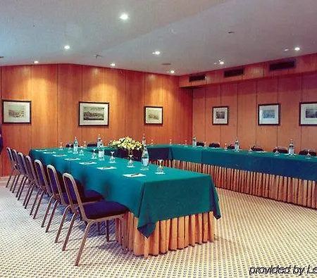 Ξενοδοχείο με διαμερίσματα Altis Turisticos 4*